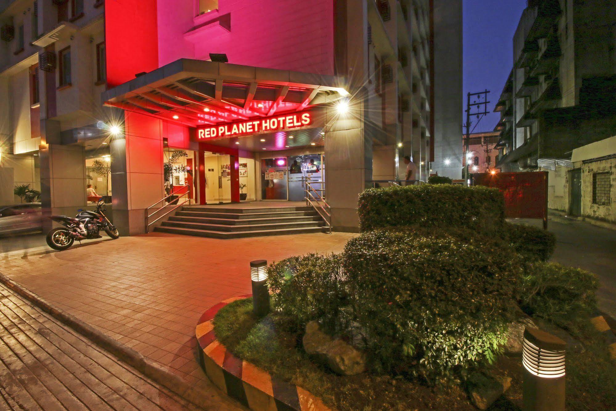 מלון סן פדרו מקאטי Red Planet Makati Avenue Manila מראה חיצוני תמונה